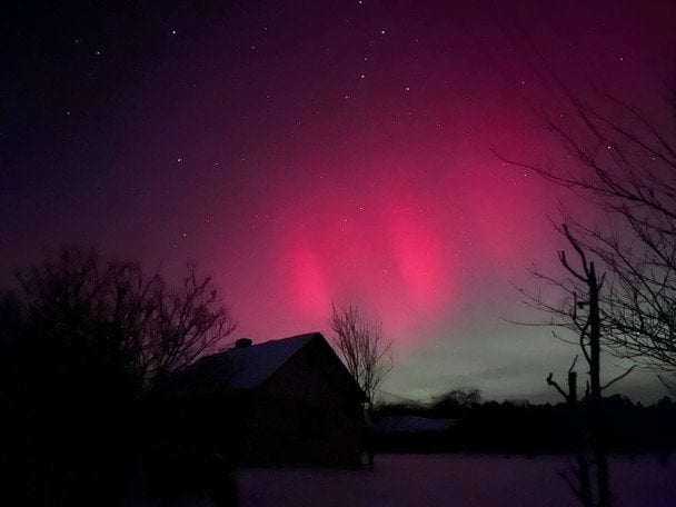 Північне сяйво над Україною: у ніч проти 20 січня небо спалахнуло зеленими та рожевими відтінками