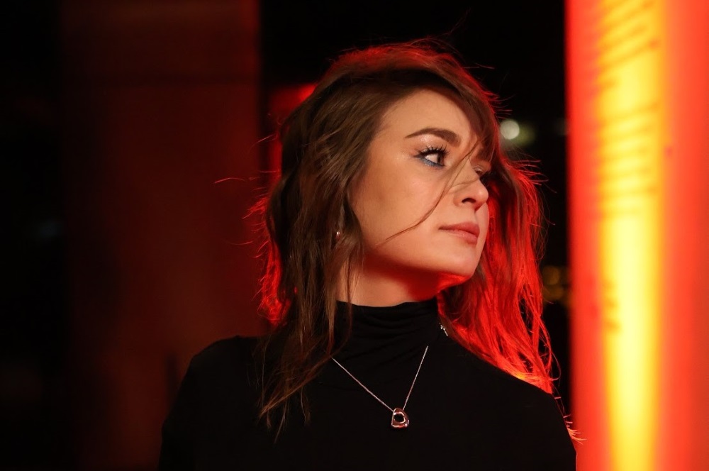 Прем’єра від української співачки Marins - пісня “Мої очі”, яка закохує і надихає