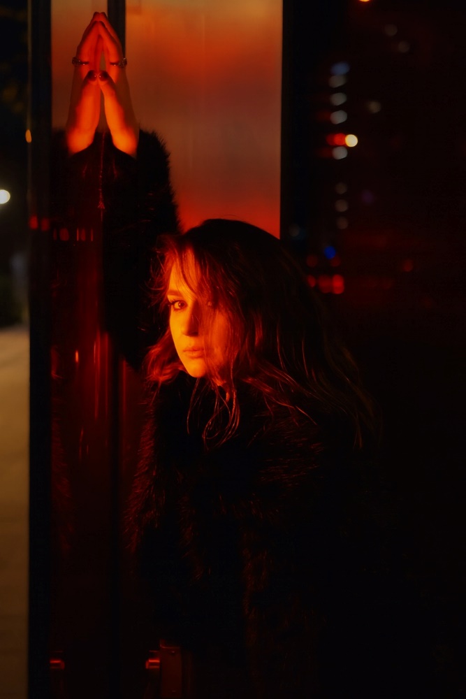 Прем’єра від української співачки Marins - пісня “Мої очі”, яка закохує і надихає