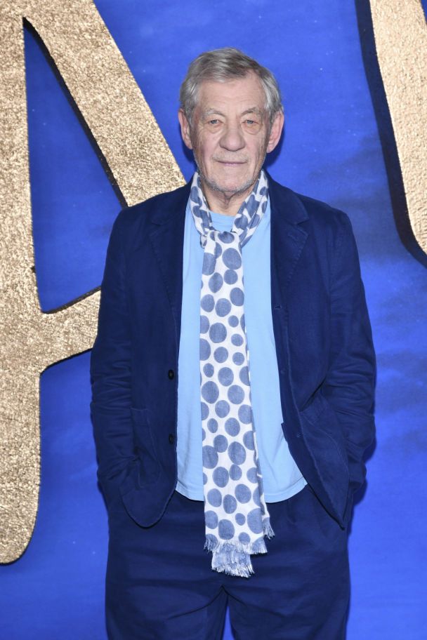 Зірка "Володаря перснів" підтримав Україну та зворушливо зачитав поезію військового ЗСУ Зірка "Володаря перснів" підтримав Україну та зворушливо зачитав поезію військового ЗСУ