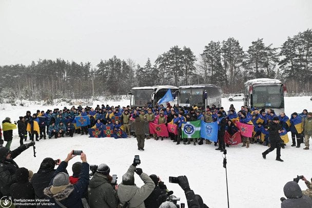 Вдалося зрушити процес: із полону повернули чотирьох "азовців"