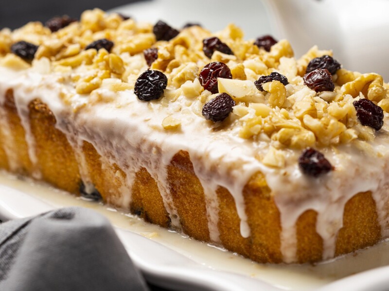 Рецепт яблучного бісквіту – простого й соковитого домашнього десерту, який легко приготувати