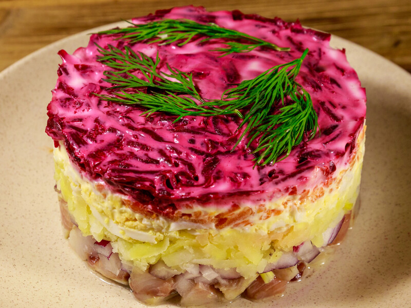 Салат "Шуба" за цим класичним рецептом вийде найсмачнішим. Швидкий варіант божественної страви