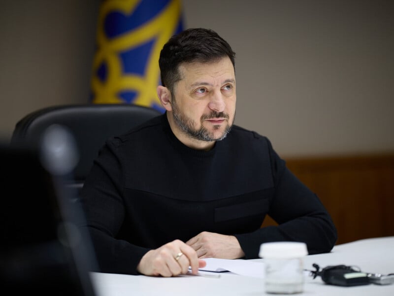 "Він такий сивий – подумають, що через моє спілкування". Зеленський розповів, із ким есемеситься ночами "Він такий сивий – подумають, що через моє спілкування". Зеленський розповів, із ким есемеситься ночами