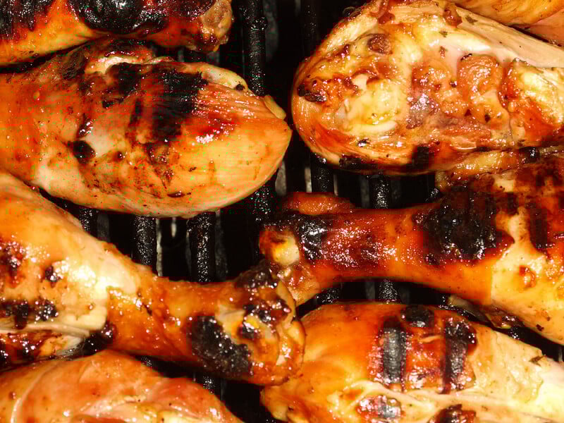 Приготуйте курячі гомілки саме так – і вони вийдуть мʼякими і дуже соковитими. Швидкий рецепт