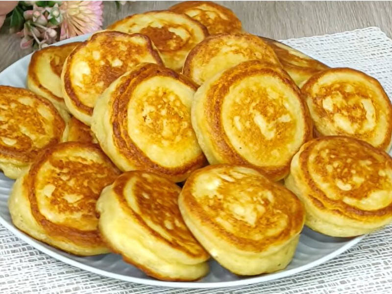 Змішайте з двома яйцями цей секретний інгредієнт – і оладки здивують ніжним смаком. Рецепт пухкого тіста