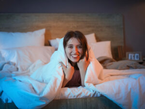 Насипте це у шкарпетку й покладіть у ліжко – усю ніч вам буде тепло. Лайфхак для обігріву постелі