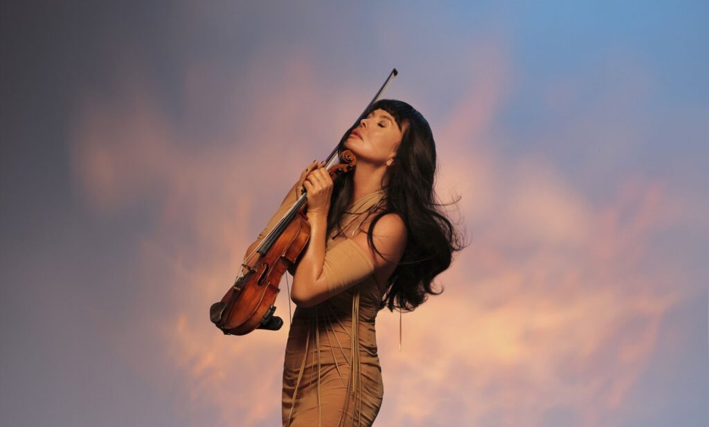 Ассія Ахат повертається на українську сцену з прем’єрою пісні «ALLO» - історією любові на відстані