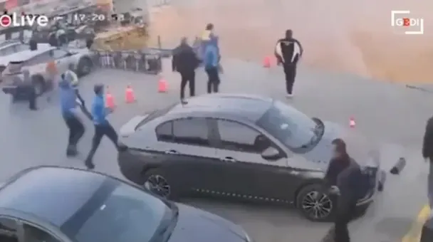 Через зсув землі провалилась заправка та магазини: є постраждалі (відео)