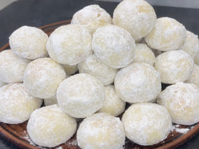 "Цей рецепт без яєць, простий і перевірений роками". Приготуйте за 15 хвилин смачне печиво "Сніжки"