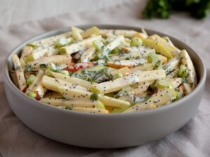 "Коли душа просить чогось незвичайного". Приготуйте салат із дивовижним поєднанням простих продуктів