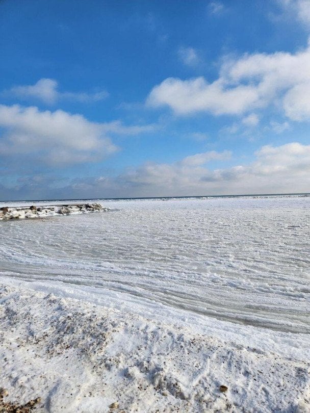 Азовське море пішло під кригу: явище, якого не було понад 10 років (відео)