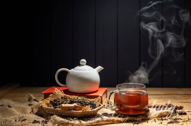 Мікропластик у вашій чашці: вчені назвали неочевидні ризики щоденного чаювання