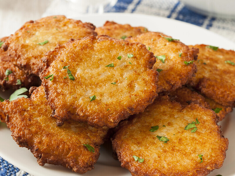 Смак цих дерунів із куркою перевершить звичайні. Для страви знадобиться кілька інгредієнтів