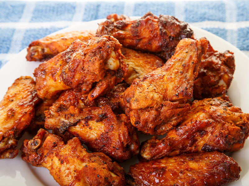 Замаринуйте курячі крильця у цьому соусі – і вони здивують ніжним смаком. Рецепт без зайвого клопоту