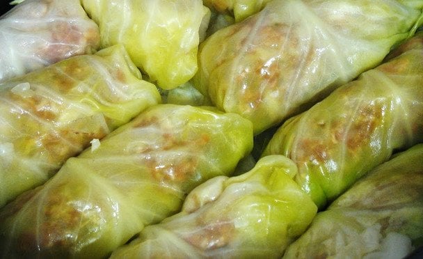 Як швидко приготувати капусту для голубців без варіння: листя буде м’яким і не рватиметься