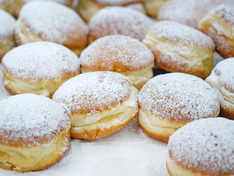 Замісіть таке тісто на основі кисломолочного сиру – і пончики вийдуть ніжними й пухкими. Рецепт