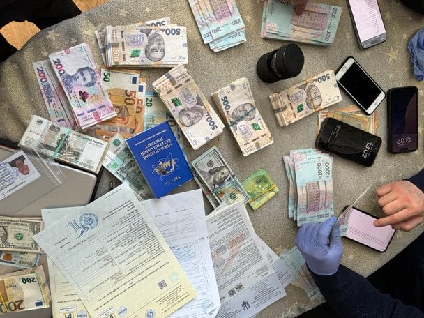 За документи для тварин брали тисячі гривень: у Києві накрили корупційну схему на мільйони