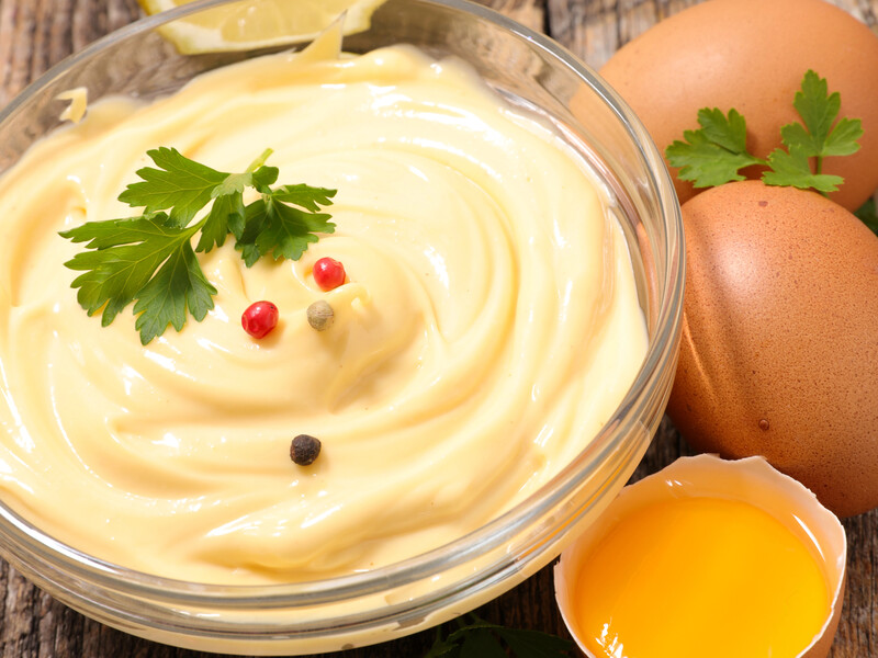 Просто змішайте ці інгредієнти – і майонез готовий. Перевірений рецепт дуже смачного соусу