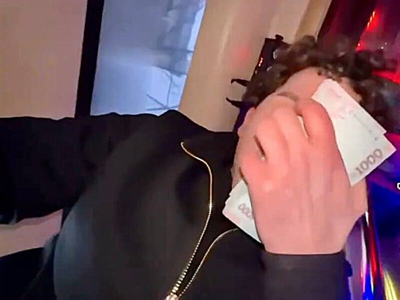 "Син "Тіни Кароль" зі світлом у лімузині". Поліція зацікавилася блогером, який "хайпує на тлі блекаутів"