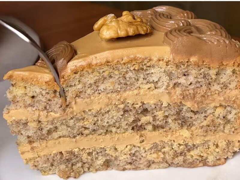 Приготуйте дивовижний бісквітний торт із найпростіших продуктів. Рецепт, секрети й нюанси