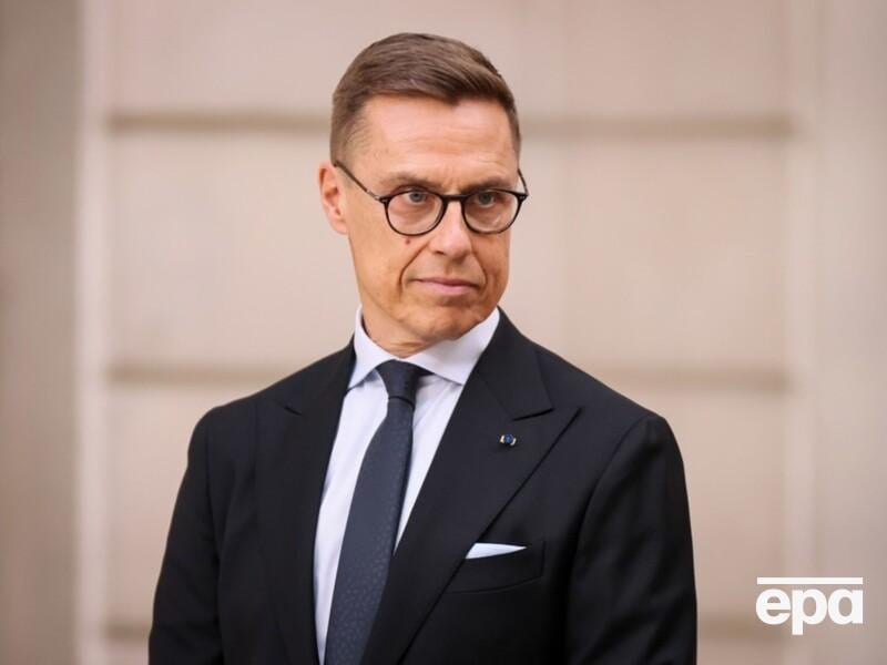 Президент Фінляндії не міг визначитися, з ким із подружжя Зеленських обійматиметься першим. Відео