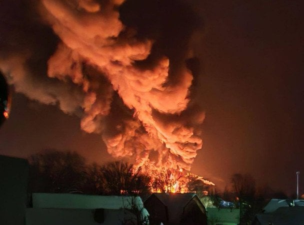 Вибухи у Псковській області: у Великих Луках уражено нафтобазу поблизу стратегічної залізниці (фото)