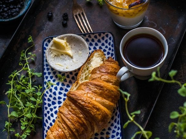 Бариста не хочуть, щоб ви знали: чому в каву додають вершкове масло і як це повністю змінює смак