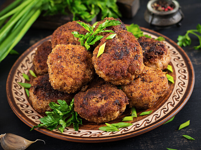 Змішайте це і смажте. Смачні рисові котлети зі свинячим фаршем