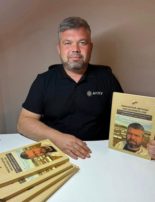 Український автор опублікував для бджолярів США книгу про сучасні технології матководства Український автор опублікував для бджолярів США книгу про сучасні технології матководства