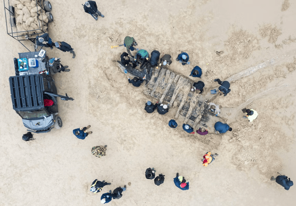 Під піском нудистського пляжу виявили корабель XVII століття: чому знахідку довелося рятувати