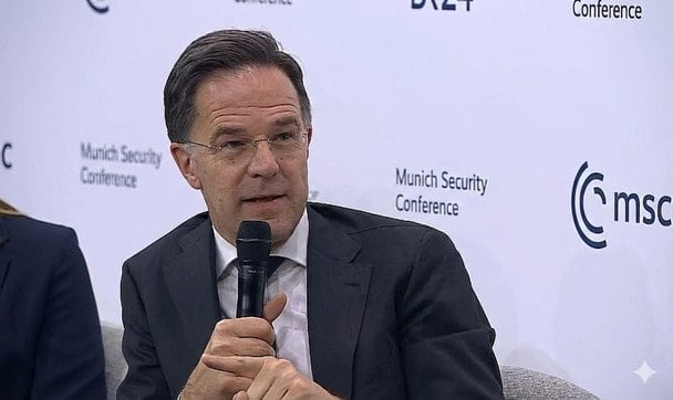 "Я подивився йому в очі": Рютте розповів у Мюнхені про "розмову" з псом Патроном