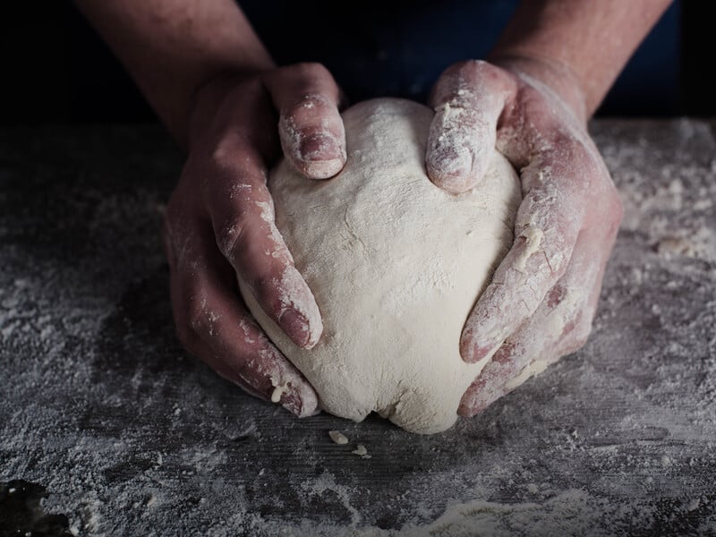 Найкраще тісто на пиріжки або булочки. Вдалий рецепт, із яким випічка вийде ніжною, як хмаринка