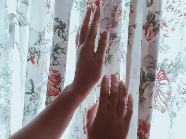 Ніхто про це не говорить: що брудні штори роблять із вашим організмом і як часто їх потрібно прати