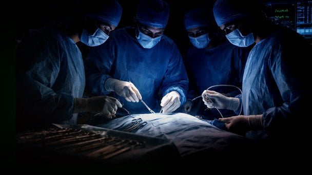 Гучний скандал у лікарні Києва: чому медики змушені оперувати без світла і які "схематози" підозрюють активісти Гучний скандал у лікарні Києва: чому медики змушені оперувати без світла і які "схематози" підозрюють активісти