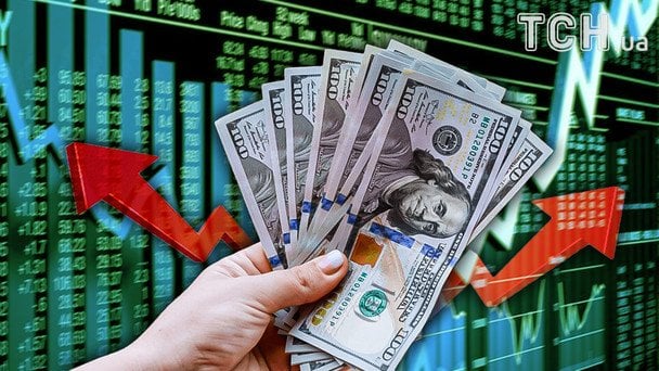 Курс валют в Україні: скільки коштуватиме долар в обмінниках у березні