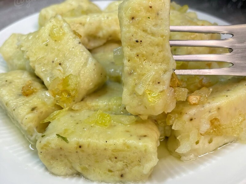 Приготуйте смачні й ніжні картопляні галушки. Дуже простий і швидкий рецепт ситної вечері