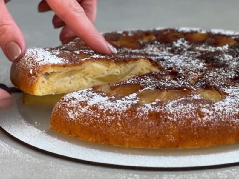 Викладіть це на сковорідку й залийте тістом. Рецепт смачного й м'якого пирога до чаю без духовки Викладіть це на сковорідку й залийте тістом. Рецепт смачного й м'якого пирога до чаю без духовки