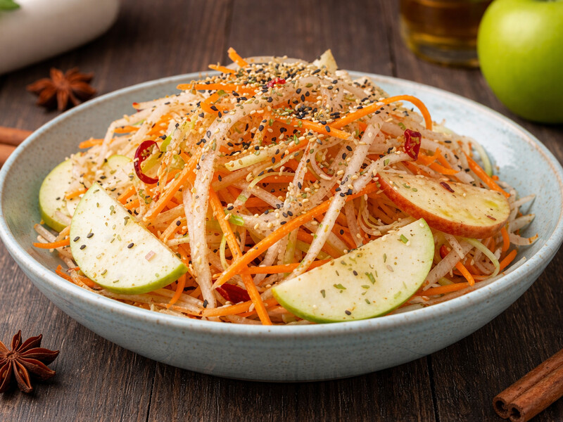 Завдяки цьому маринаду салат із дайкона й моркви вийде ніжним і смачним. Простий рецепт