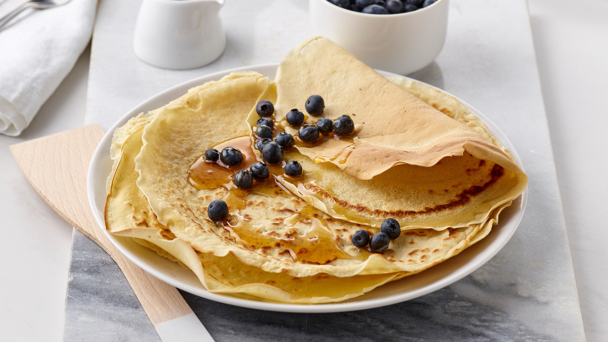 Ідеальні млинці на Масницю-2026: виходять настільки ніжними, що їх з’їдають ще гарячими