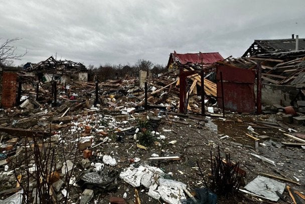 РФ вдарила по приватному будинку: вижила жінка, а троє її дітей загинули