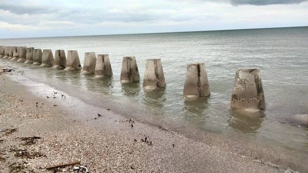 Оборона Одещини йде під воду: море "поглинає" захист від ворожого десанту (фото)