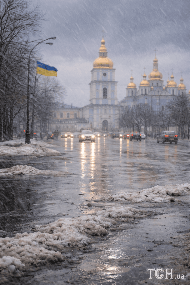 До України йде різка зміна погоди: дощі, відлига і сильний вітер