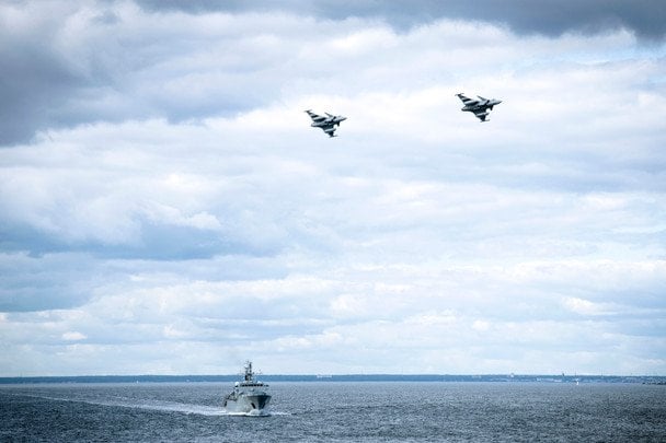 Шведські військові придушили російський дрон, що шпигував за авіаносцем НАТО Шведські військові придушили російський дрон, що шпигував за авіаносцем НАТО