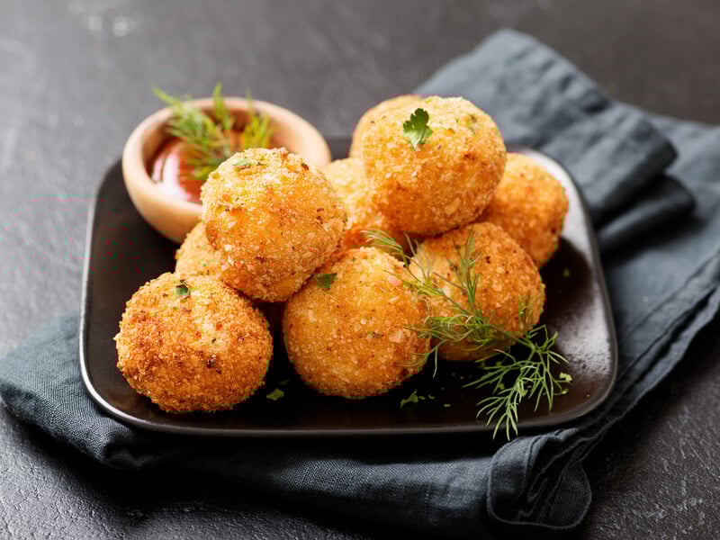 Просто змішайте картоплю із цим і посмажте. У вас вийдуть ліниві картопляні крокети