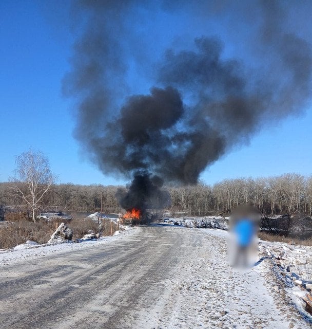 На Харківщині ворожий дрон знищив авто з хлібом, який розвозив староста (фото)