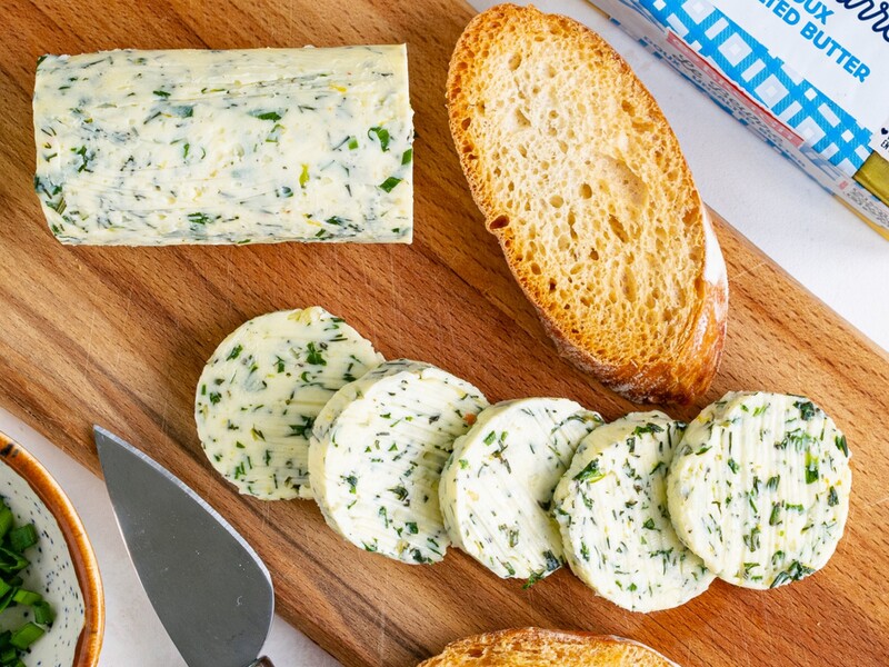 Перемішайте масло із цими спеціями й зеленню – і воно набуде набагато кращого смаку. Швидкий рецепт