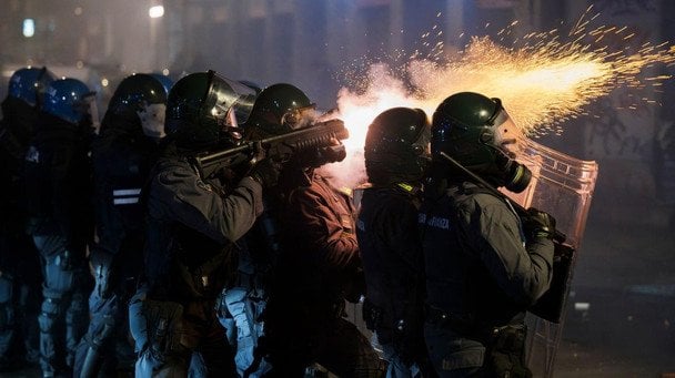 Заворушення у Турині: понад 100 поліцейських постраждали під час протестів (фото)