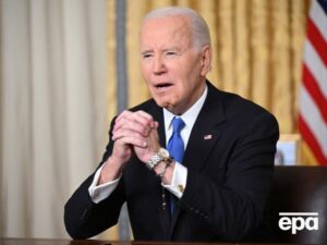 Люди з оточення Байдена стурбовані його здоров'ям і розповіли ЗМІ "делікатні деталі"