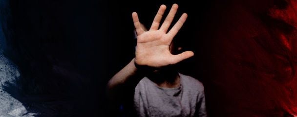 Крики за зачиненими дверима: у Івано-Франківську поліція та сусіди врятували дітей від матері